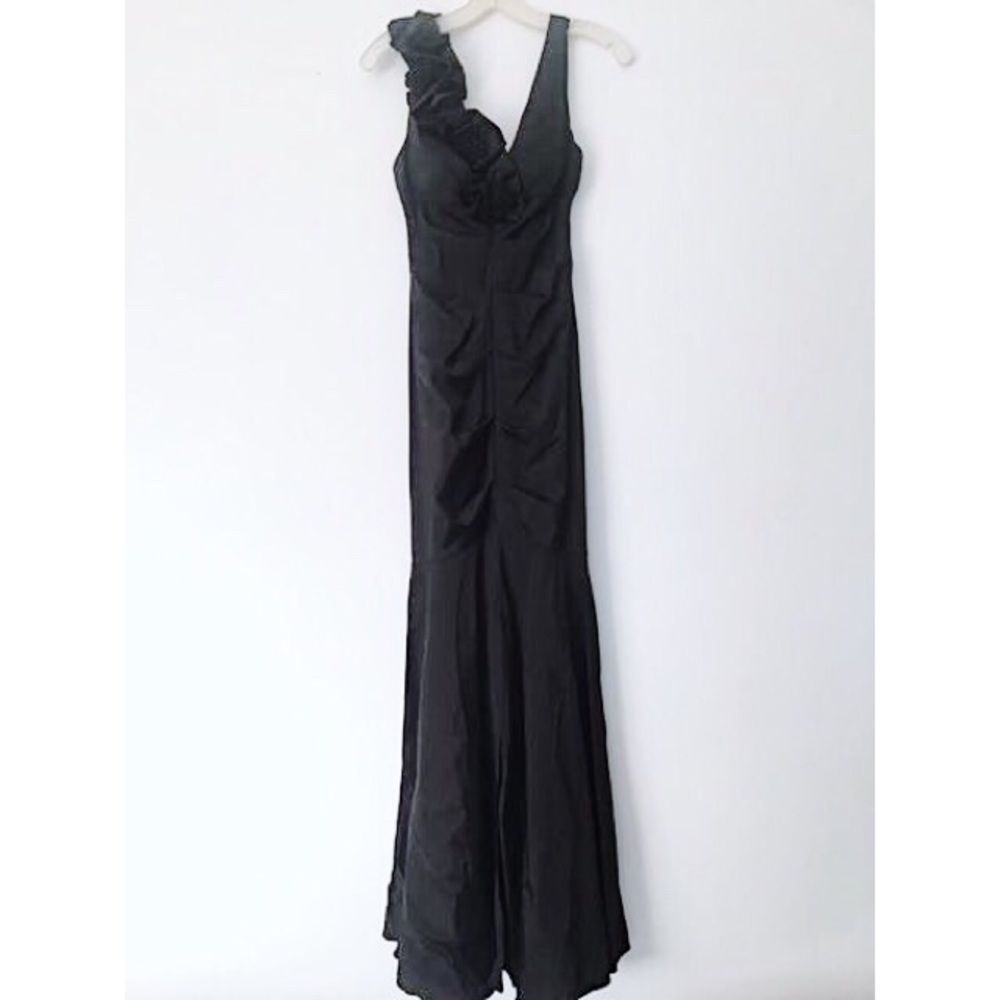 Formal Black Caché Gown
